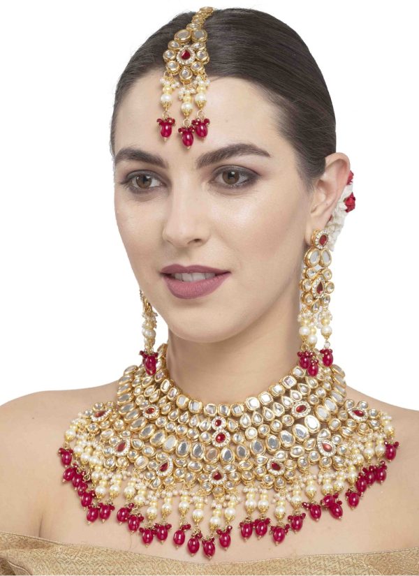 Stone Work Necklace Set in Gold