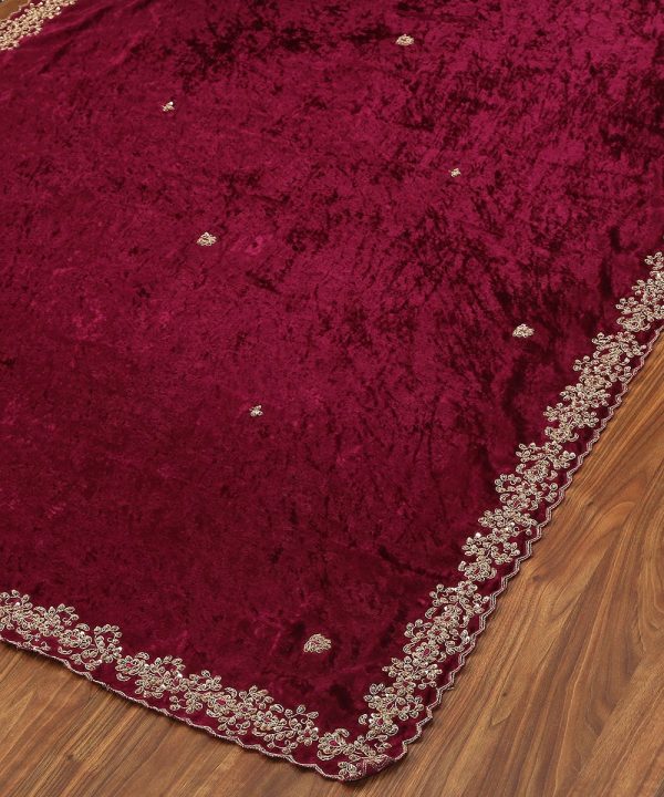 Add elegance with our Plum Velvet Dupatta, featuring exquisite hand-embroidered zardozi work. Perfect for weddings and festive occasions, this dupatta exudes timeless luxury.