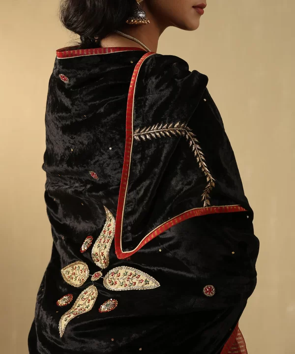 Exquisite Black Hand-Embroidered Zardozi Silk Velvet Doshala by CoutureCraze, featuring a contrast Chanderi tissue border. Perfect for adding elegance to your festive attire.